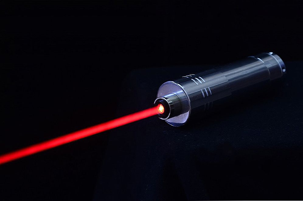 Kako napraviti laserski pokazivač iz računalnog pogona